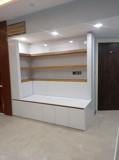 شلف دیواری و نیمکت با صفحه چوب طبیعی